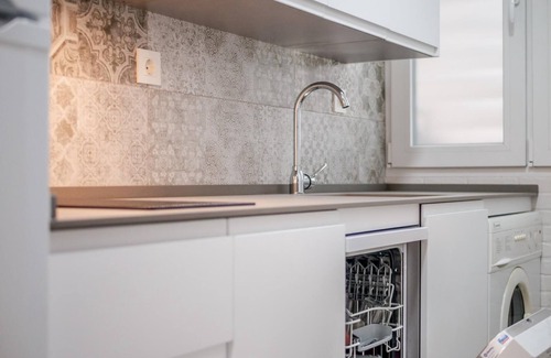 Cervantes Apartment | Central and modern apartment with Parking and FREE WIFI