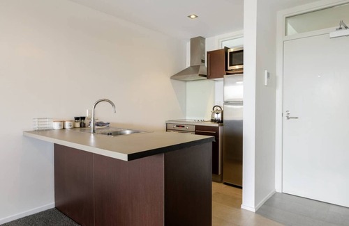 Mount Maunganui Apartment | Central Apartment with Pool, Spa, Sauna and Gym