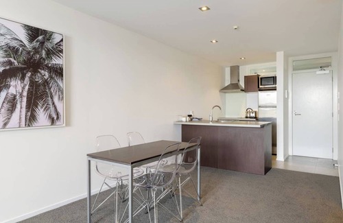 Mount Maunganui Apartment | Central Apartment with Pool, Spa, Sauna and Gym