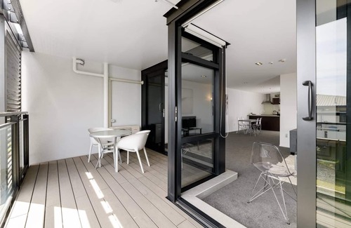 Mount Maunganui Apartment | Central Apartment with Pool, Spa, Sauna and Gym