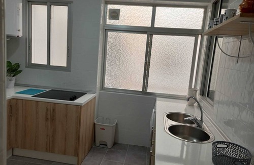 Cruz de Humilladero Apartment | Central Apartment in Malaga with Balcony & Wi-Fi