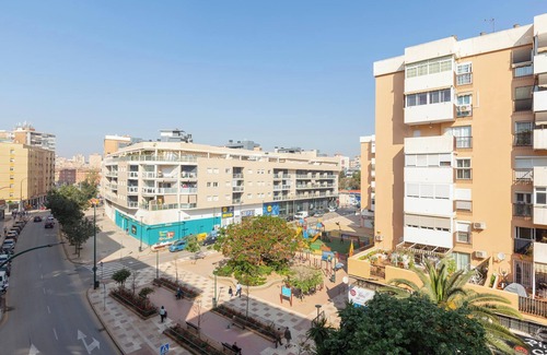 Cruz de Humilladero Apartment | Central Apartment in Malaga with Balcony & Wi-Fi