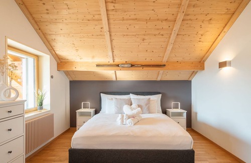 Thun Apartment | Central apartment with Alps view & own parking space; contactless self check-in!