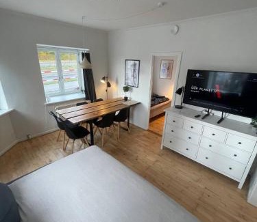 Vesterbro Apartment | Central apartment with parking and Netflix