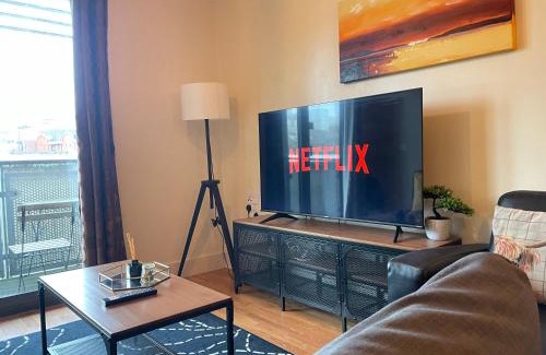Theatreland Birmingham Apartment | Central Birmingham Apartment with Balcony & Netflix