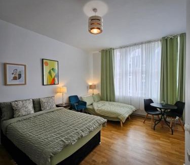 Leek House | Central Chambers Suites - Suite 1