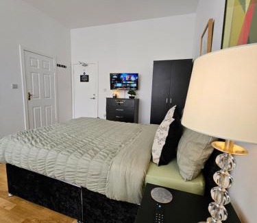 Leek House | Central Chambers Suites - Suite 1