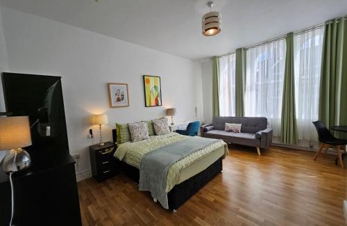 Leek House | Central Chambers Suites - Suite 1