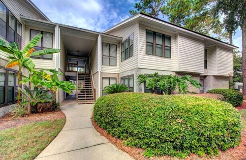 Saint Simons Heights Apartment | Central Condo | Pool & Gym | 10 Min to East Beach