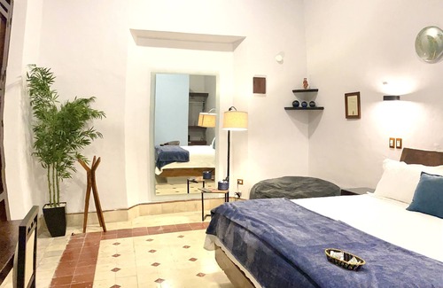 Centro Apartment | Central Deluxe room 2 blocks from Main Square