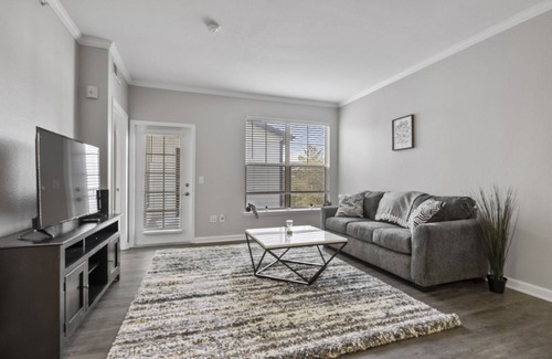Englewood Apartment | Central Englewood's 1BR Retreat