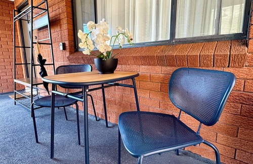 Haberfield Apartment | Central Haberfield Village 5* eateries. Pet/family friendly. Free park.