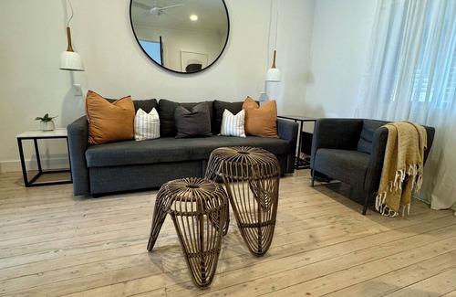 Haberfield Apartment | Central Haberfield Village 5* eateries. Pet/family friendly. Free park.