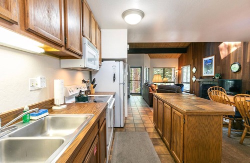 Incline Village Condo | Central Incline Condo with a Pool! (CDL7)