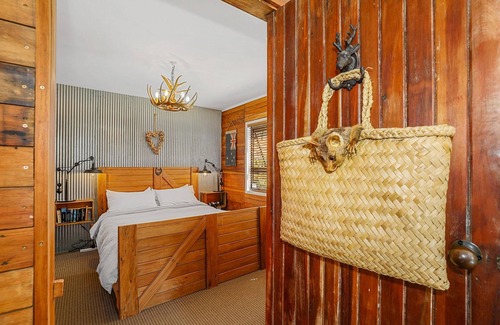 Rotorua Villa | Central Inn - 3 Bedroom Villa plus 1 Bedroom Cottage | Sleeps 8