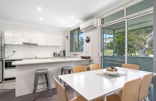 Crescent Head Apartment | Central Location with Air Conditioning!