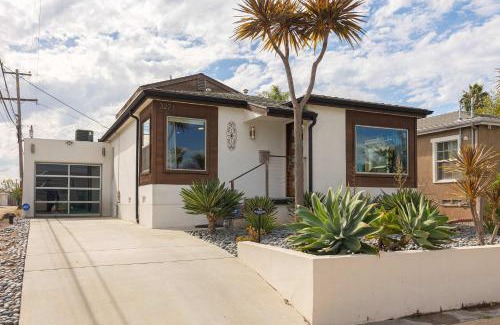 Normal Heights House | Central Location Gym Hot Tub Villa