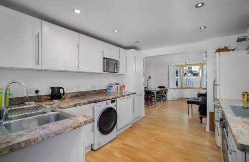 Walworth House | Central London oasis: Large 4BR house w garden next to Kennington Park