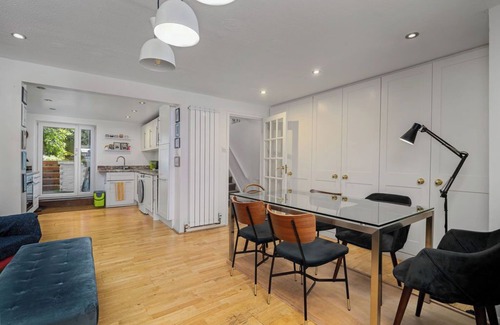 Walworth House | Central London oasis: Large 4BR house w garden next to Kennington Park