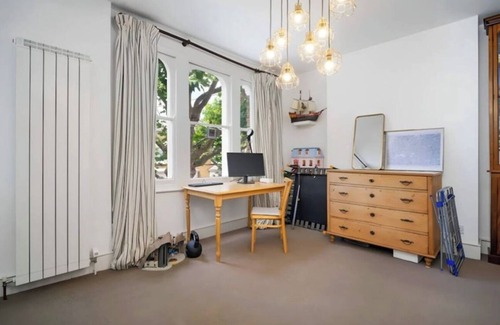 Walworth House | Central London oasis: Large 4BR house w garden next to Kennington Park