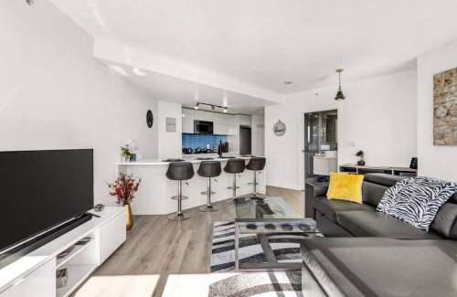 Gastown Apartment | Central Luxury Apartment with Best City Views!