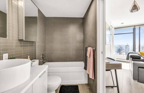 Gastown Apartment | Central Luxury Apartment with Best City Views!