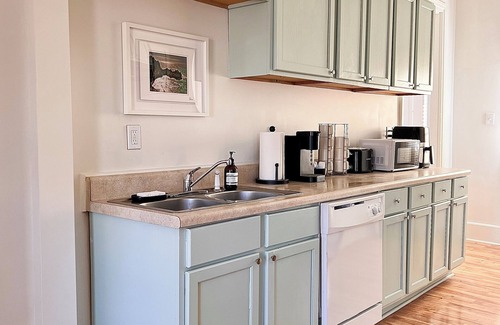 New Pathways House | Central Memphis Stay - Blocks from Beale Street & FedEx Forum