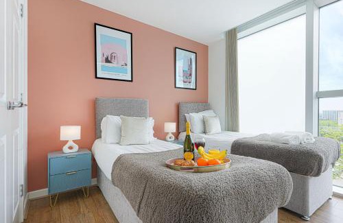 Central Milton Keynes Apartment | Central MK - Executive Hub Apartment - 2 Bedroom 2 Bathroom - Free Parking, Fast WIFI & Smart TV with Netflix by Yoko Property