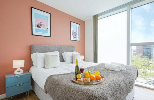 Central Milton Keynes Apartment | Central MK - Executive Hub Apartment - 2 Bedroom 2 Bathroom - Free Parking, Fast WIFI & Smart TV with Netflix by Yoko Property
