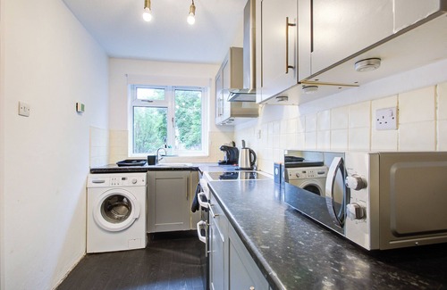Gillingham Apartment | Central, modern 2 bedroom apartment in Gillingham by train station