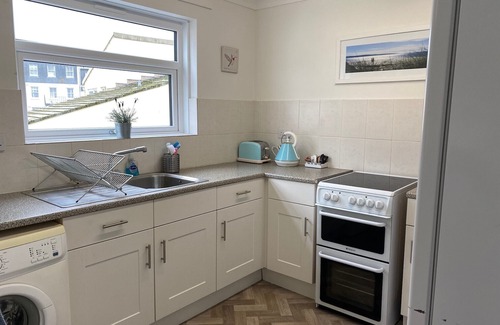 Sidmouth Apartment | Central Sidmouth studio apartment with Sea Peeps