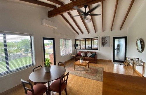 Armidale Apartment | Central South Armidale unit, 2 bedroom, walk to town, modern + renovated