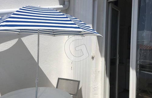 La Tranche-sur-Mer Apartment | Central Studio with Ocean View, Just Steps from the Beach in La Tranche-sur-Mer