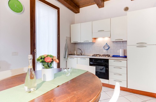 Forli Apartment | Central Studio with Wi-Fi, aircon & washing machine