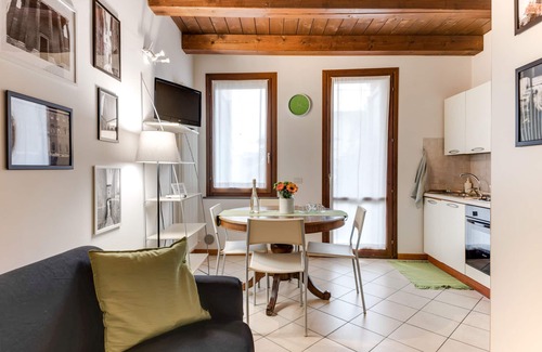 Forli Apartment | Central Studio with Wi-Fi, aircon & washing machine