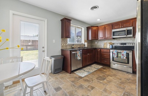 Northwest House | Central VB location.