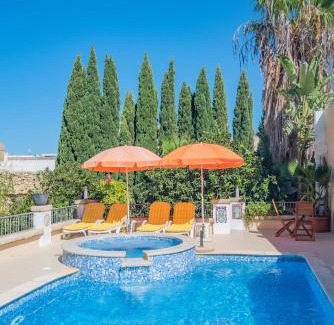 Lija Apartment | Central villa flatlet with pool - free parking and WiFi