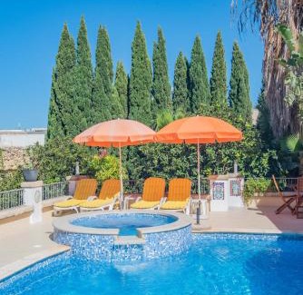 Lija Apartment | Central villa flatlet with pool - free parking and WiFi