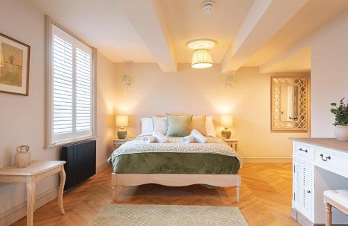 Whitchurch Apartment | Central Whitchurch - Lowcross House Guest Bedroom 3