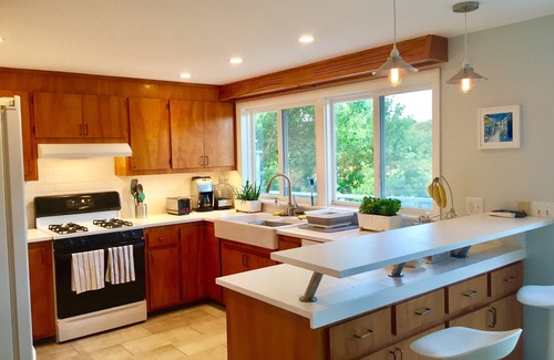 Woods Hole House | Central Woods Hole Village Waterfront: Sep and Oct At 20% Off!