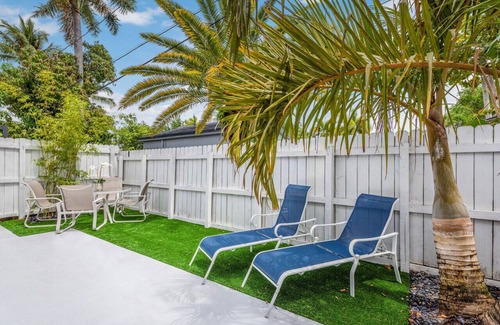 Tarpon River House | Centrally Located and Stylish 1BR/1BA Guest House