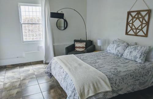 Golden Hill Apartment | Centrally Located 2 Master Bedrooms to Explore all San Diego has to Offer