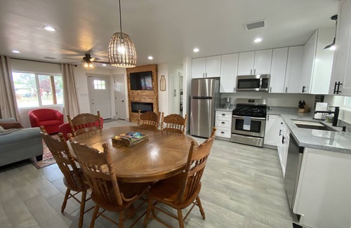 Snowflake House | Centrally located! 30 mins to Pines or Petrified Forest. Family-friendly.