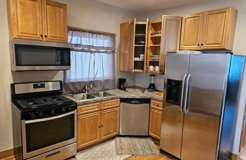 Summit - University House | Centrally located 5 Bedroom, 3 Baths for the whole Group