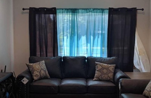 Summit - University House | Centrally located 5 Bedroom, 3 Baths for the whole Group