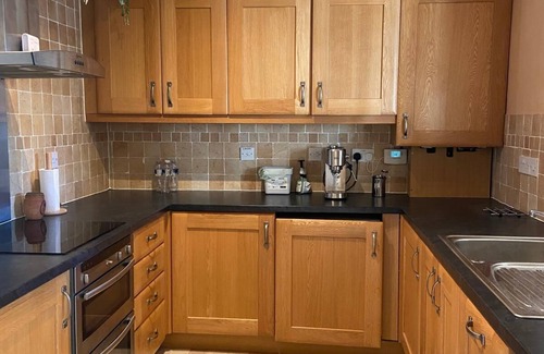 Monmouth Apartment | Centrally located apartment in Grade II listed former coaching inn with lift