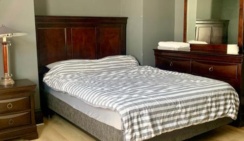 North End Apartment | Centrally Located Blue House