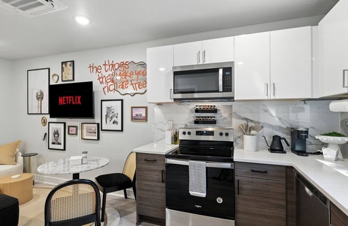 Old East Dallas Apartment | Centrally Located Cheerful 1BD/1BA Apt (Sleeps 2)