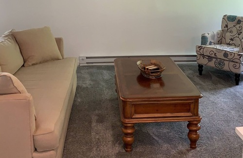High Point Cottage | Centrally located cozy cottage perfect for professionals!