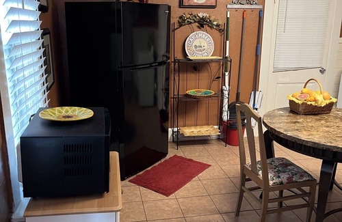 Davenport Apartment | Centrally located, completely remodeled Full Apt unit